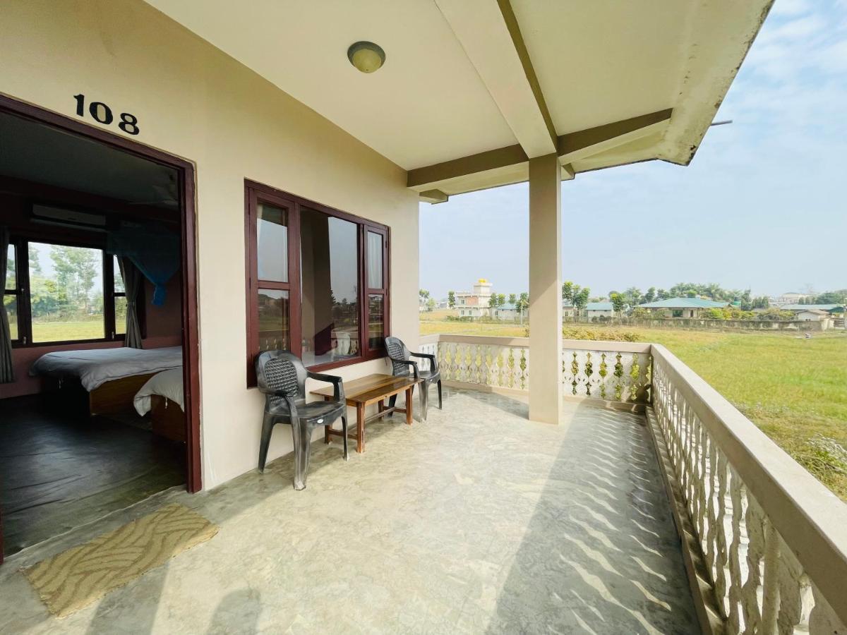 Hotel Tree Tops Sauraha Exterior foto