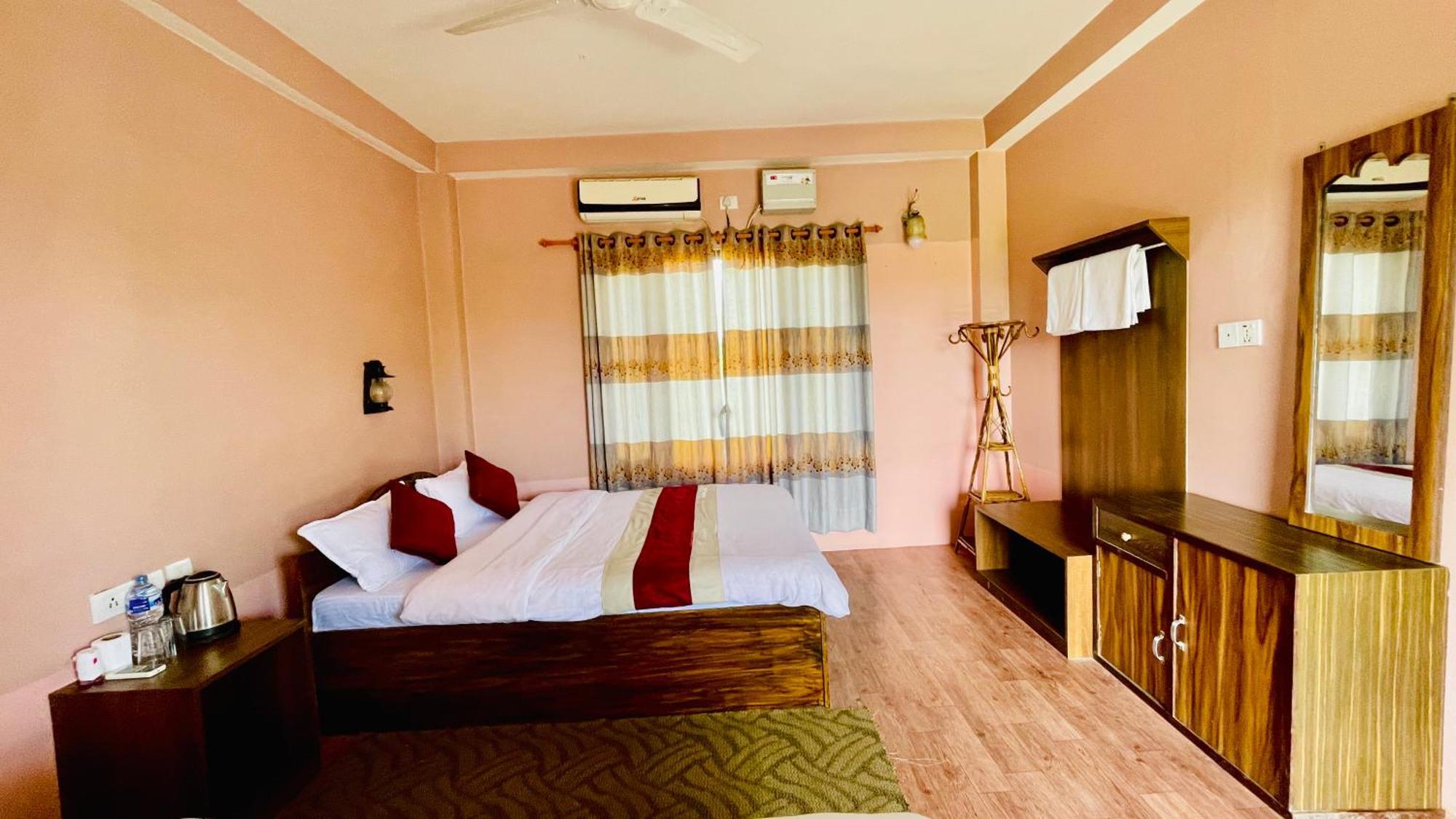 Hotel Tree Tops Sauraha Exterior foto